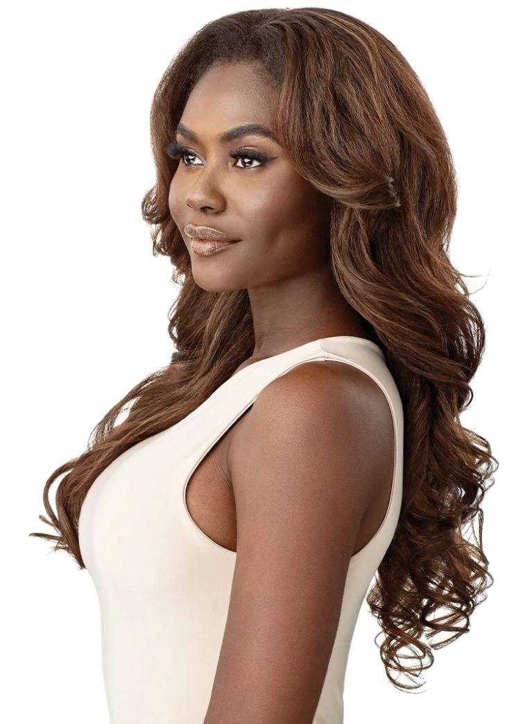 Outre NEESHA worn by model demonstrating quick application and natural blend