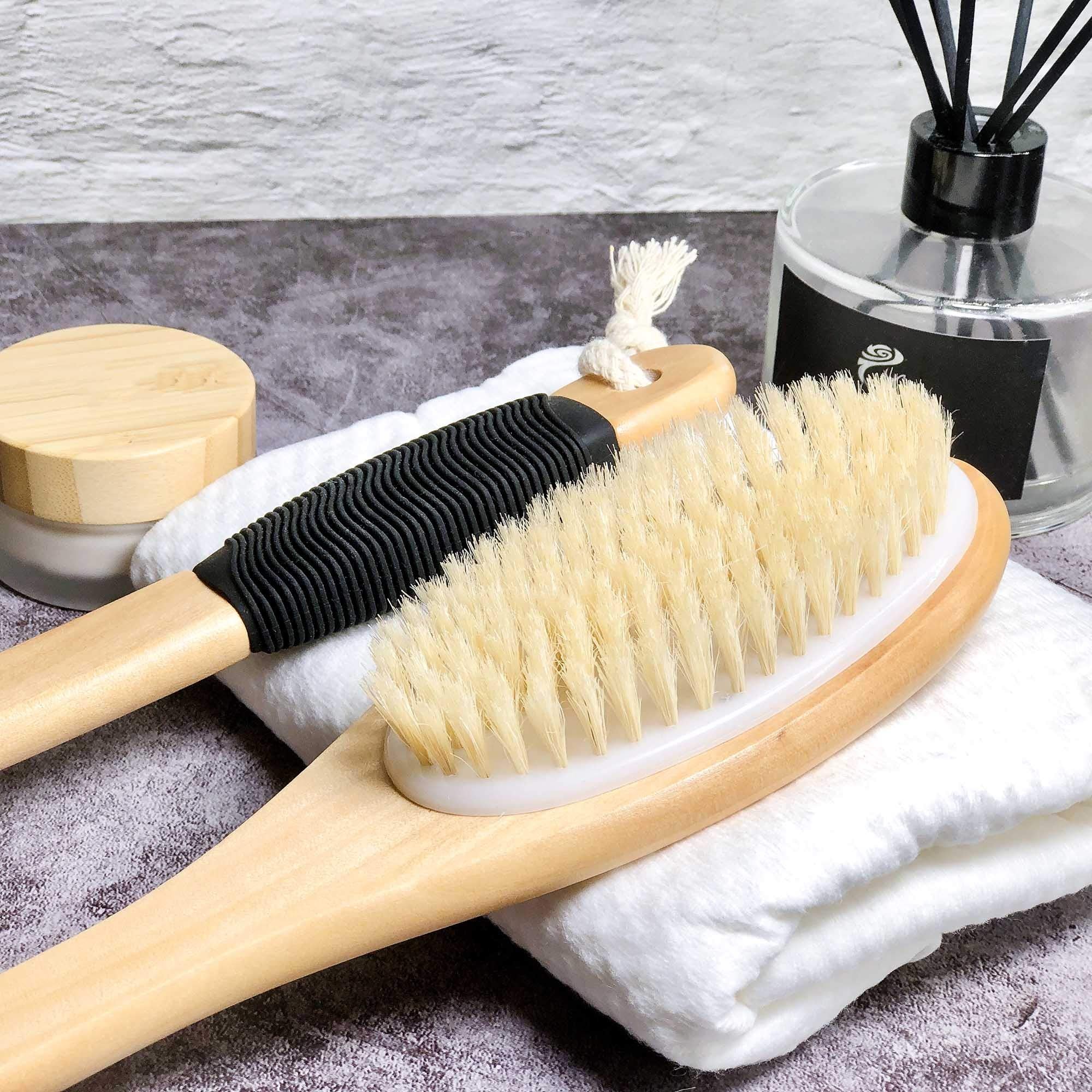OWIIZI lifestyle image using brush in shower for comfortable scrubbing