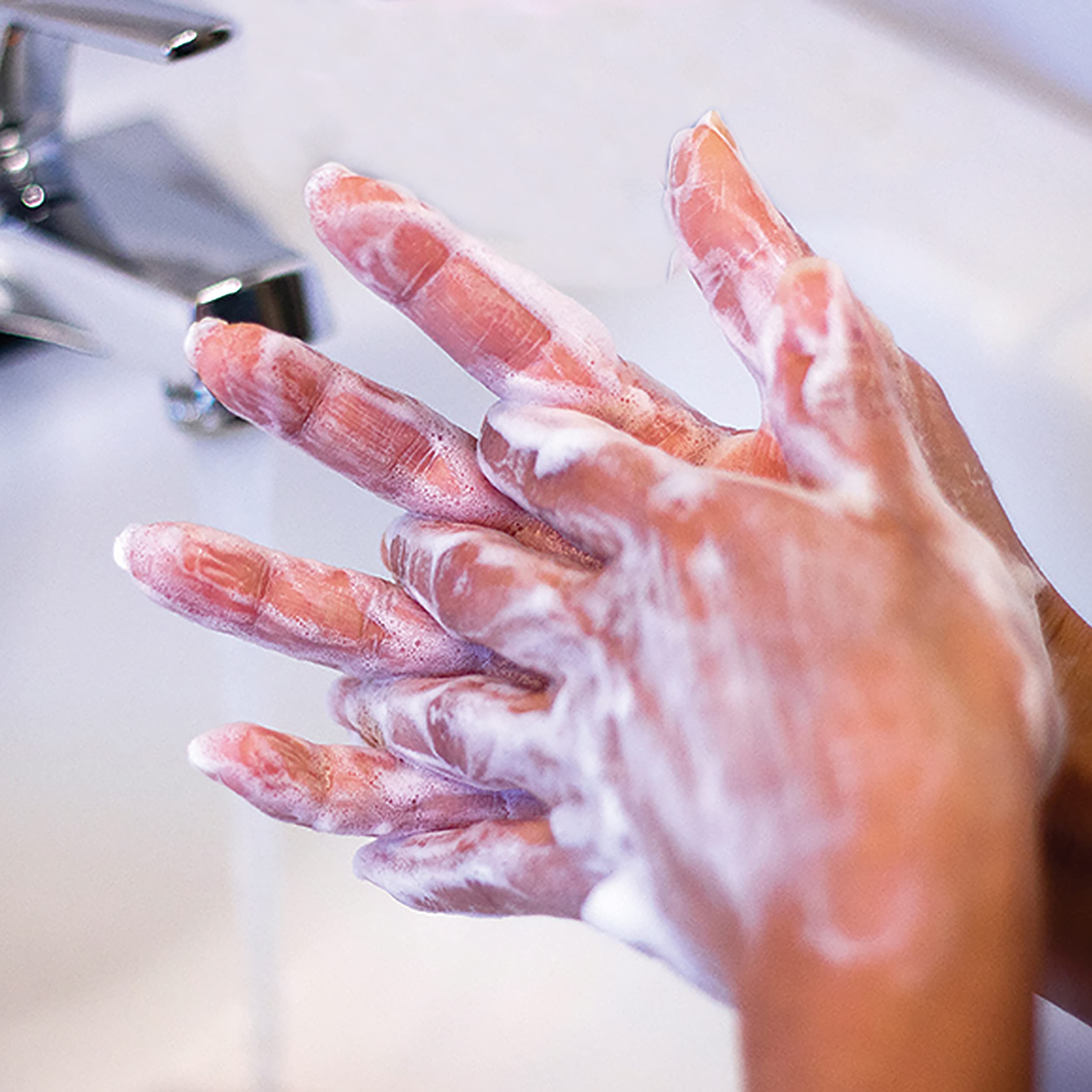 P&G PROFESSIONAL Safeguard being dispensed into hands demonstrating quick cleaning