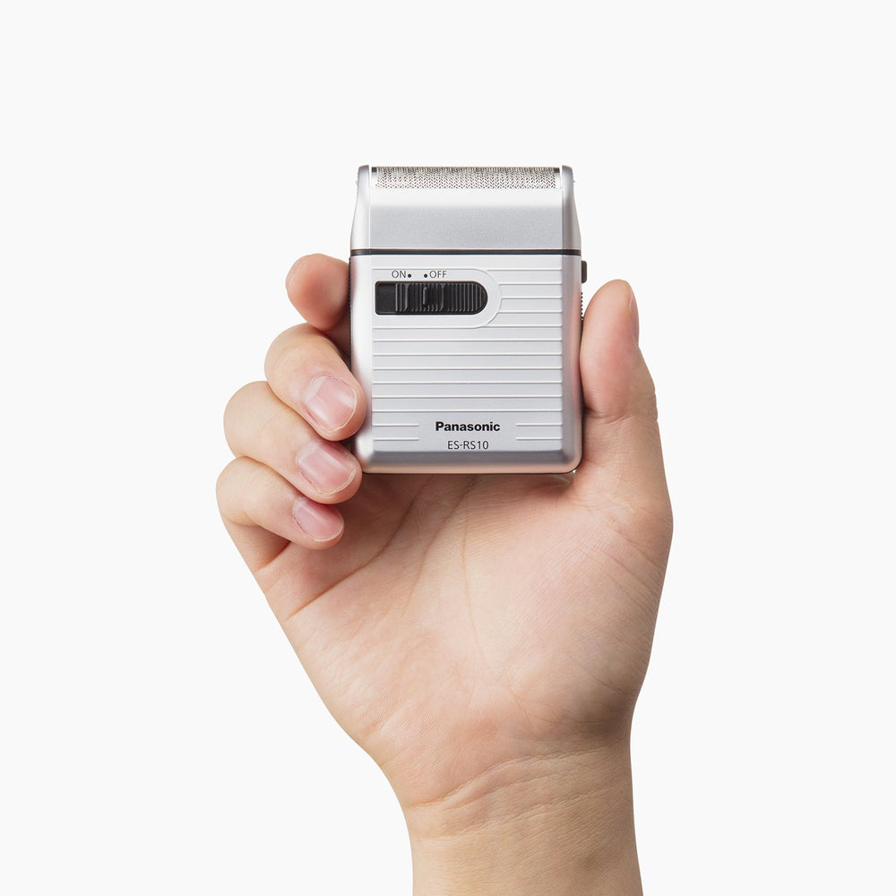 Panasonic ES-RS10-S open battery compartment showing 2×AA battery use benefit