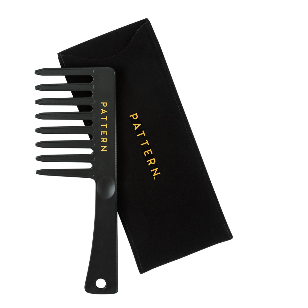 PATTERN comb close-up of teeth spacing protecting curls and reducing breakage