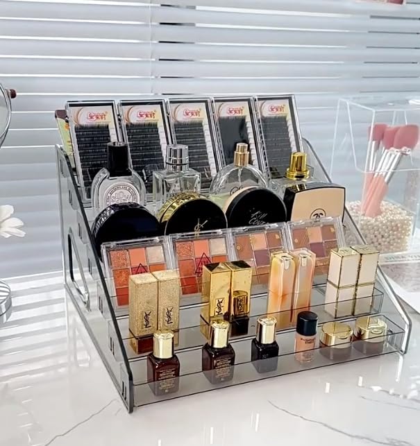 Pero Pero essential oils and lipsticks arrangement enabling quick selection