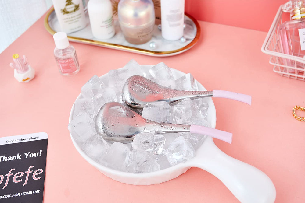 pfefe using cryo sticks on eye area to reduce puffiness and refresh skin