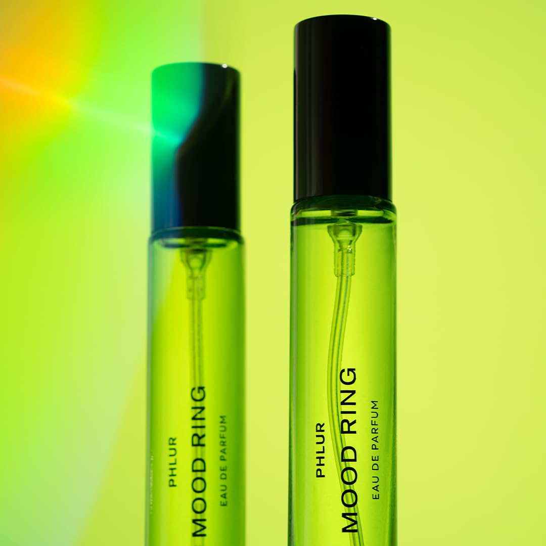 PHLUR mist spray texture glistening to show fragrance diffusion and brightness