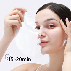 +WIS+ mask in use on model demonstrating even coverage and instant moisturizing comfort