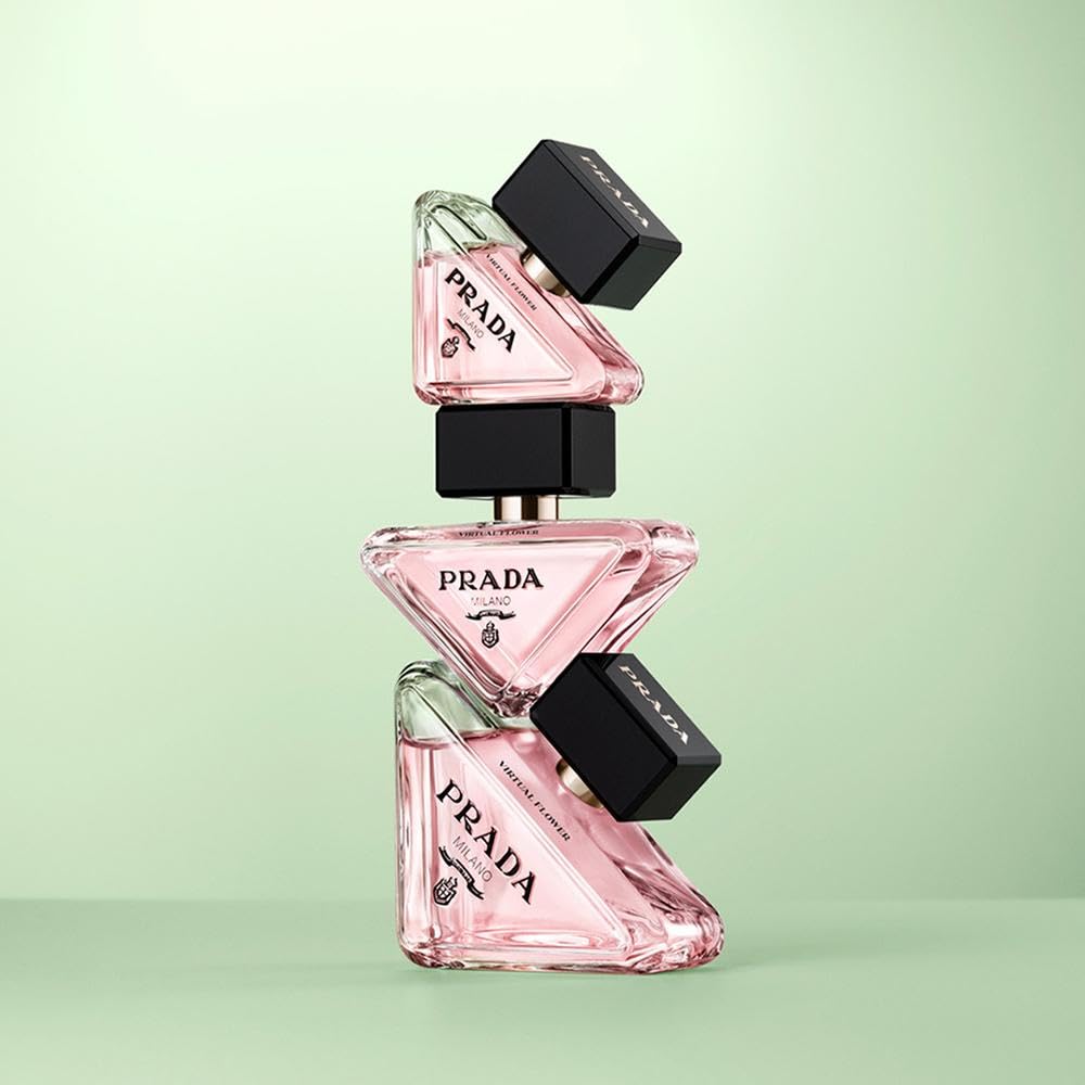 Prada Paradoxe jasmine accord closeup highlighting floral heart and freshness