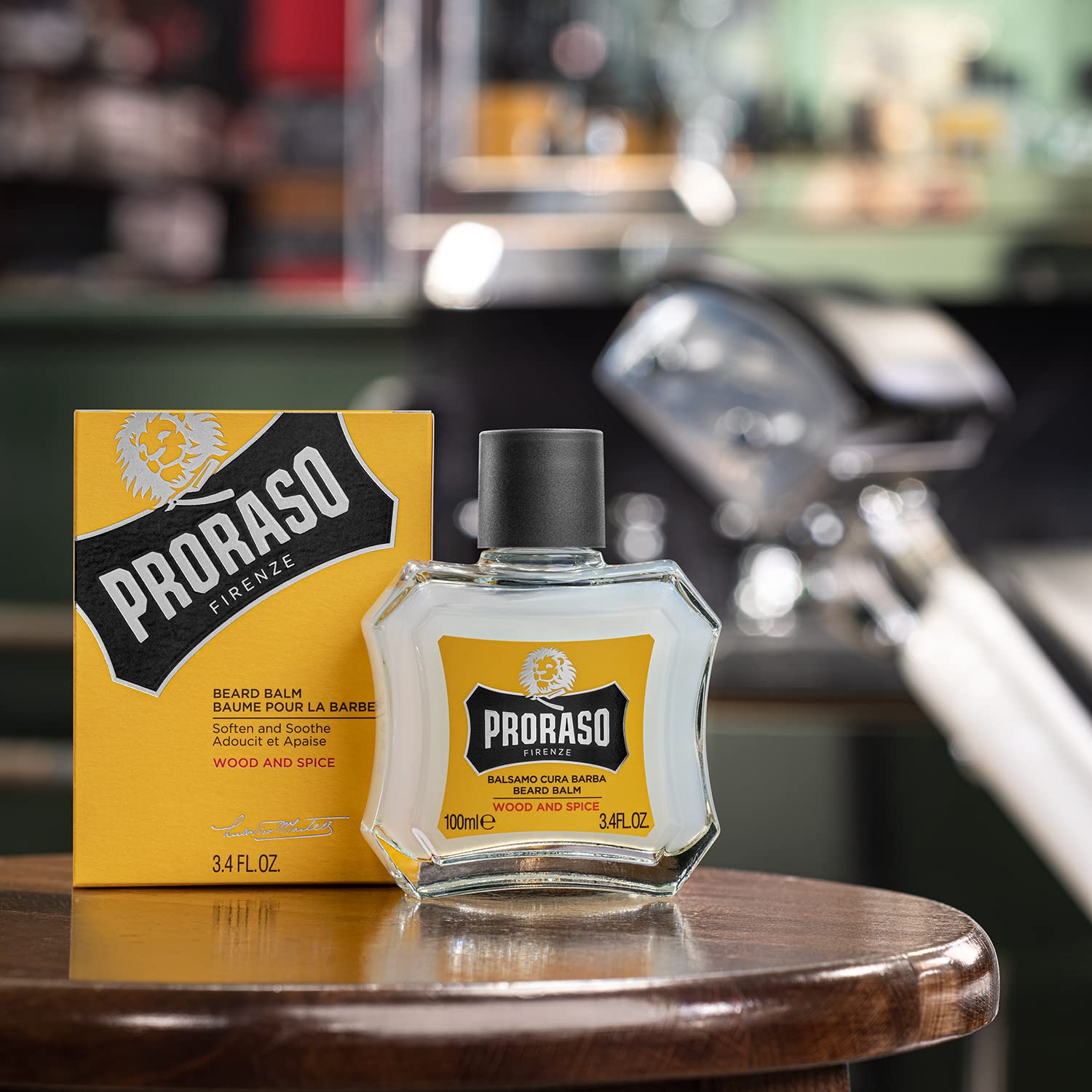 Proraso ingredients display with natural extracts indicating gentle conditioning