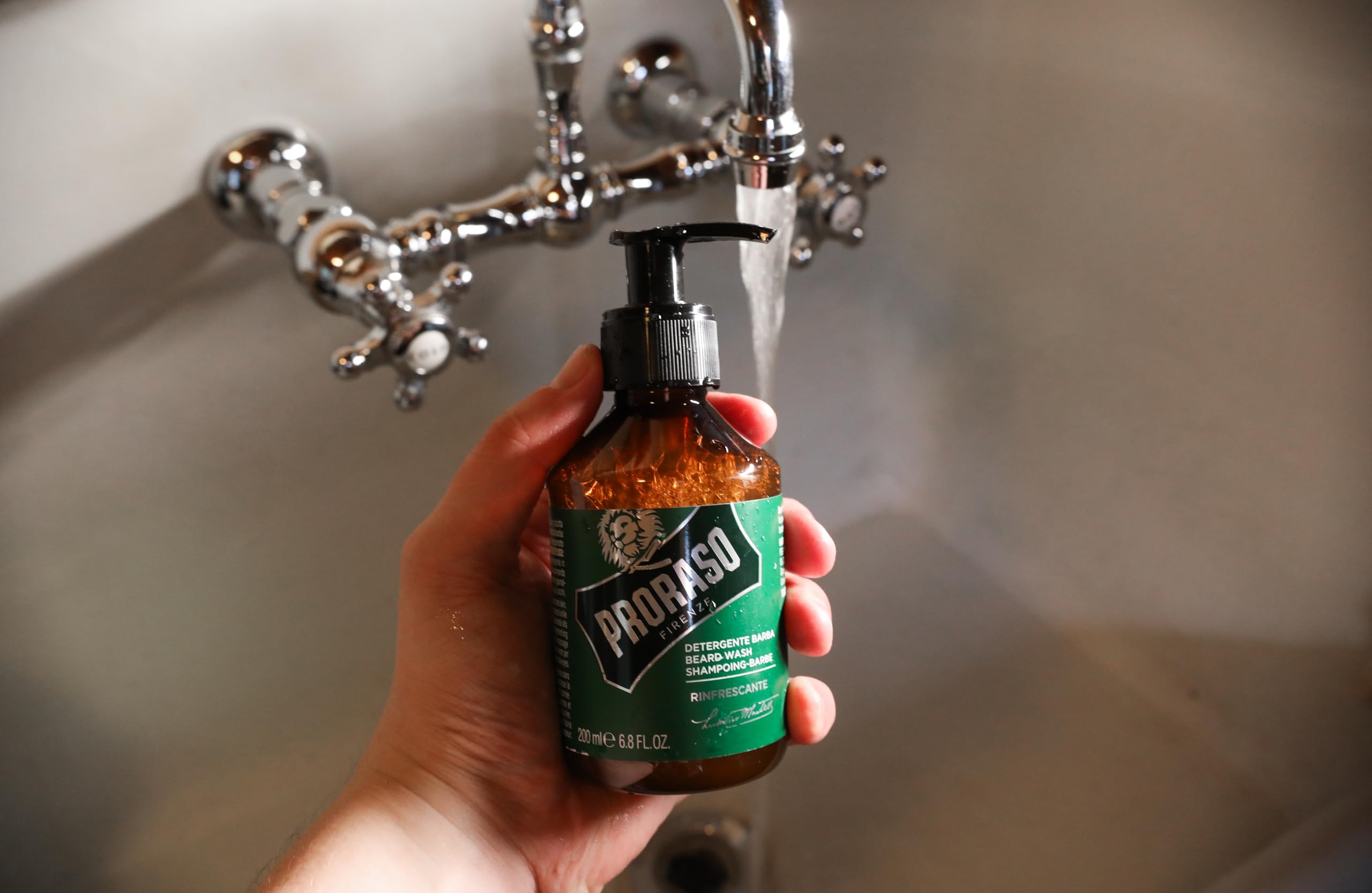Proraso pump and label detail highlighting ingredients and easy dispense
