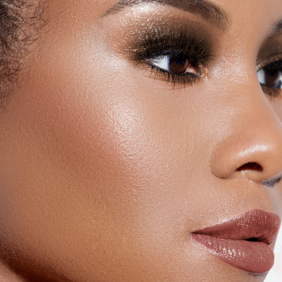 PÜR MINERALS bronzer open pan close-up showing silky micronized texture benefit