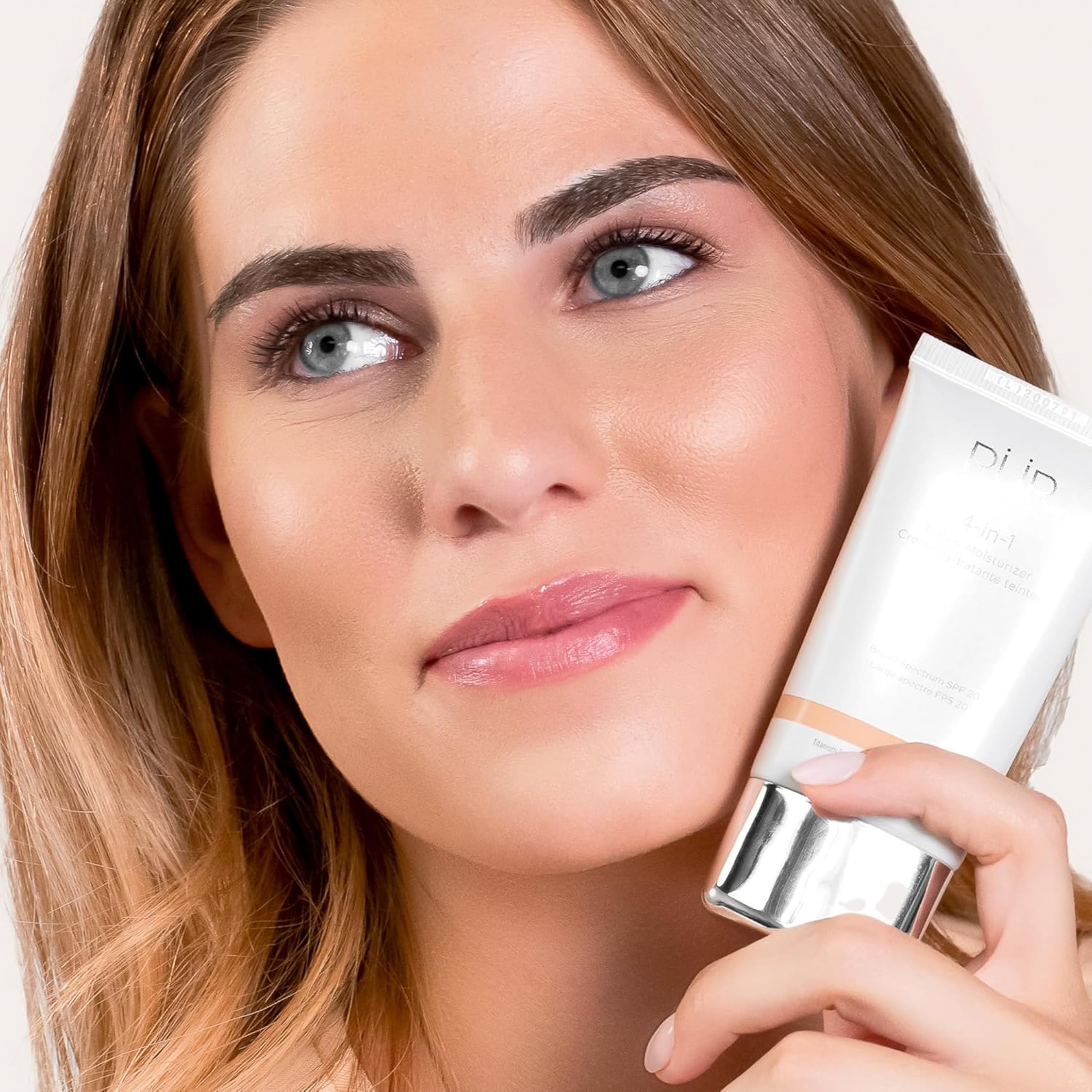 PÜR MINERALS product in hand showing size for travel convenience