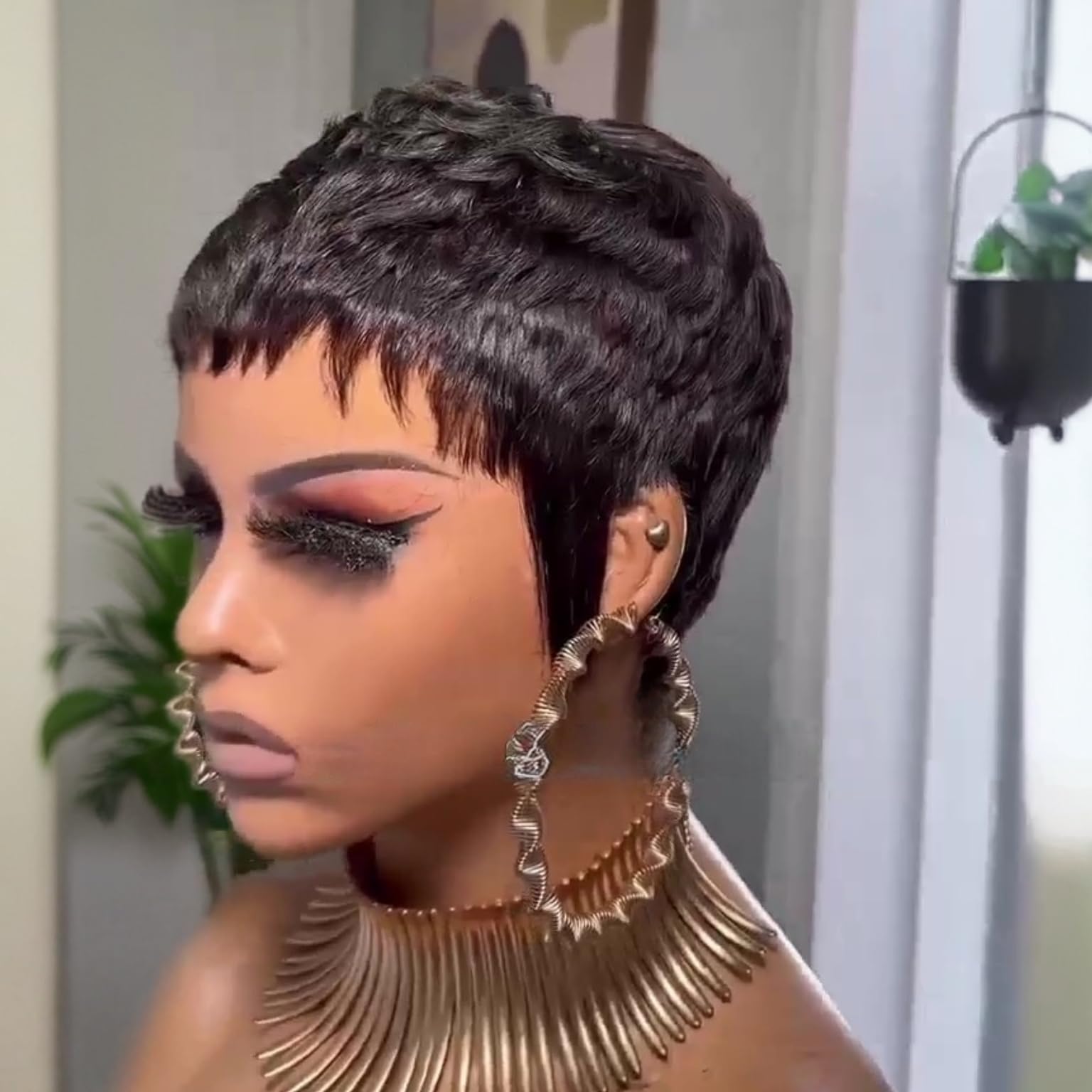 Quazirpu human hair texture close-up showing natural shine and styling ease