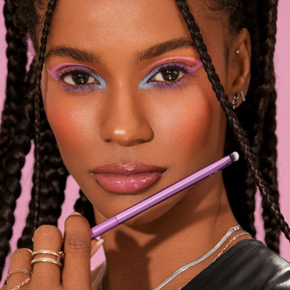 Real Techniques medium shadow brush applying pigment for buildable color