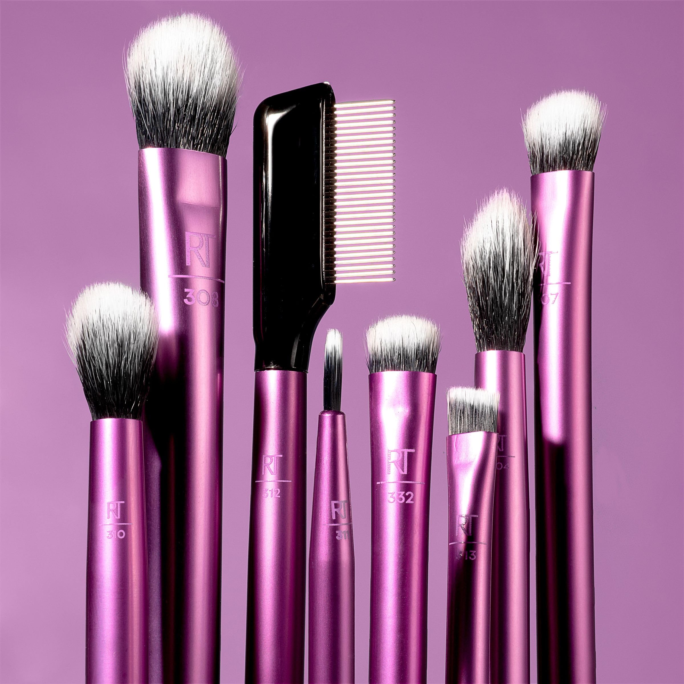 Real Techniques smudge and definer brushes used along lashline for smokey looks