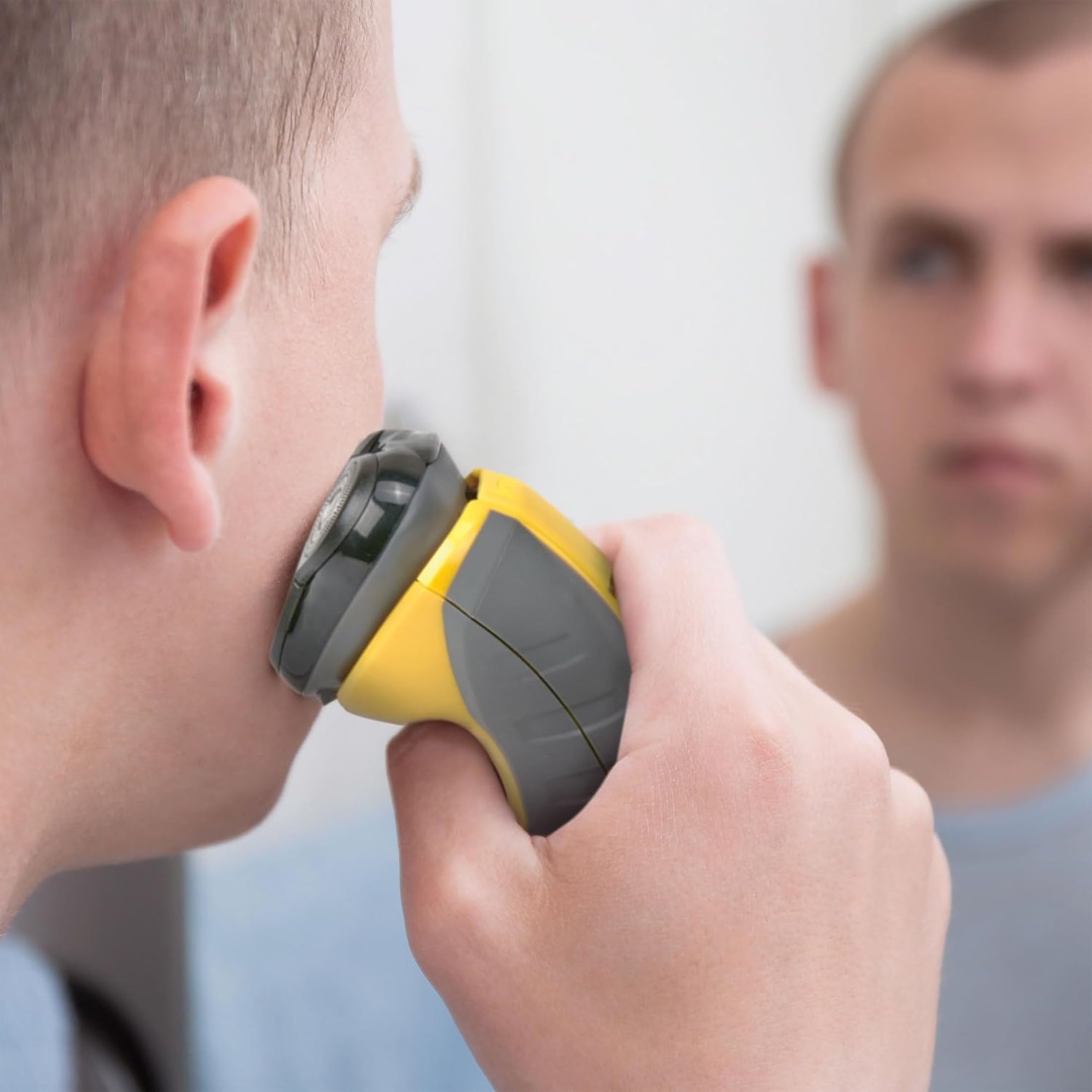 Remington 5100 side profile showing ergonomic grip for comfortable handling during grooming