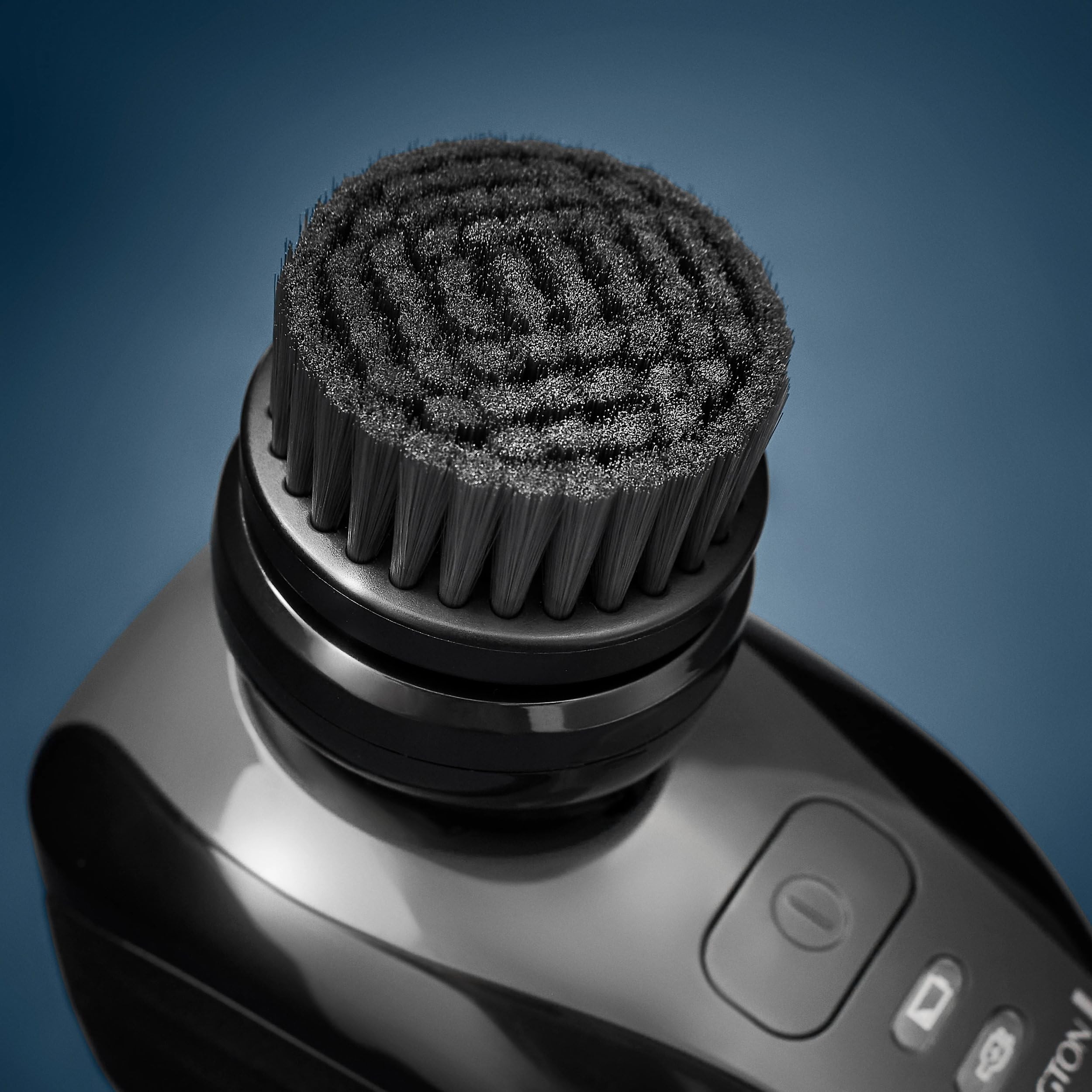 Remington Balder handheld size comparison showing compact, travel-friendly design