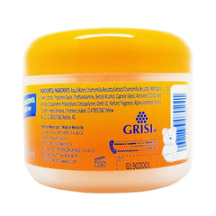 Ricitos de Oro gel on fingers demonstrating easy application and non-greasy feel