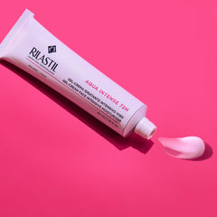 Applying Rilastil gel-cream on hand to show smooth spreadability and immediate comfort