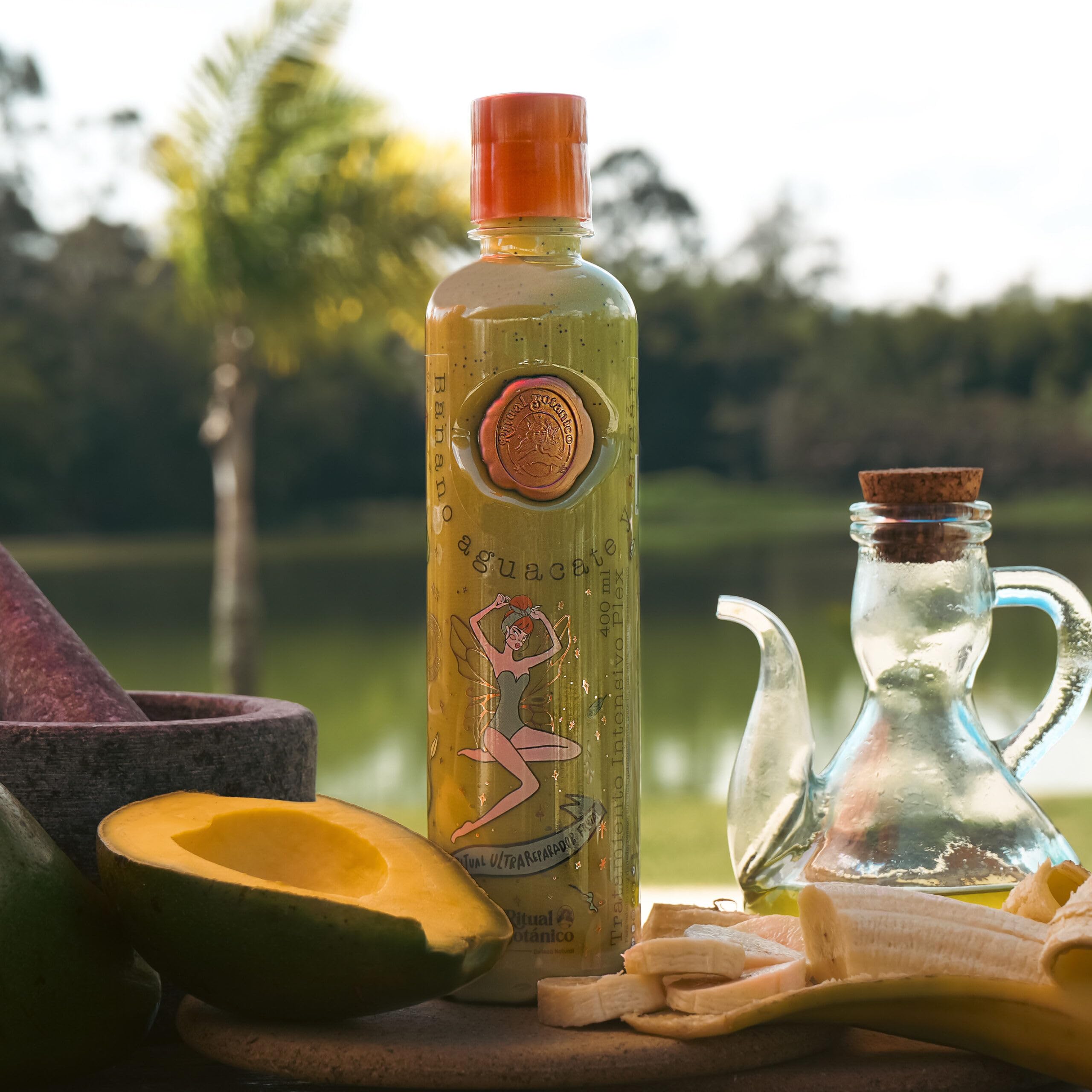 Ritual Botanico bottle in hand showing 400 ml scale and travel-friendly benefit
