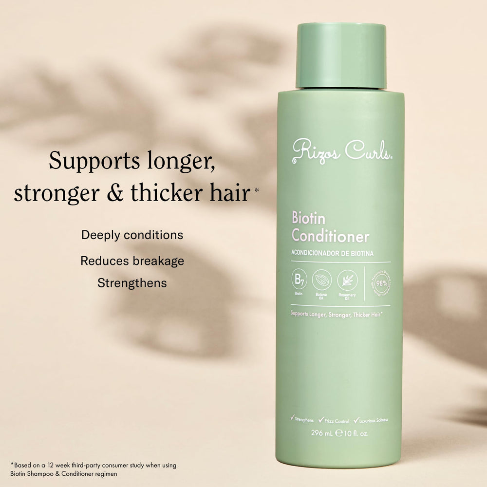 Rizos Curls conditioner in palm demonstrating easy application and detangling