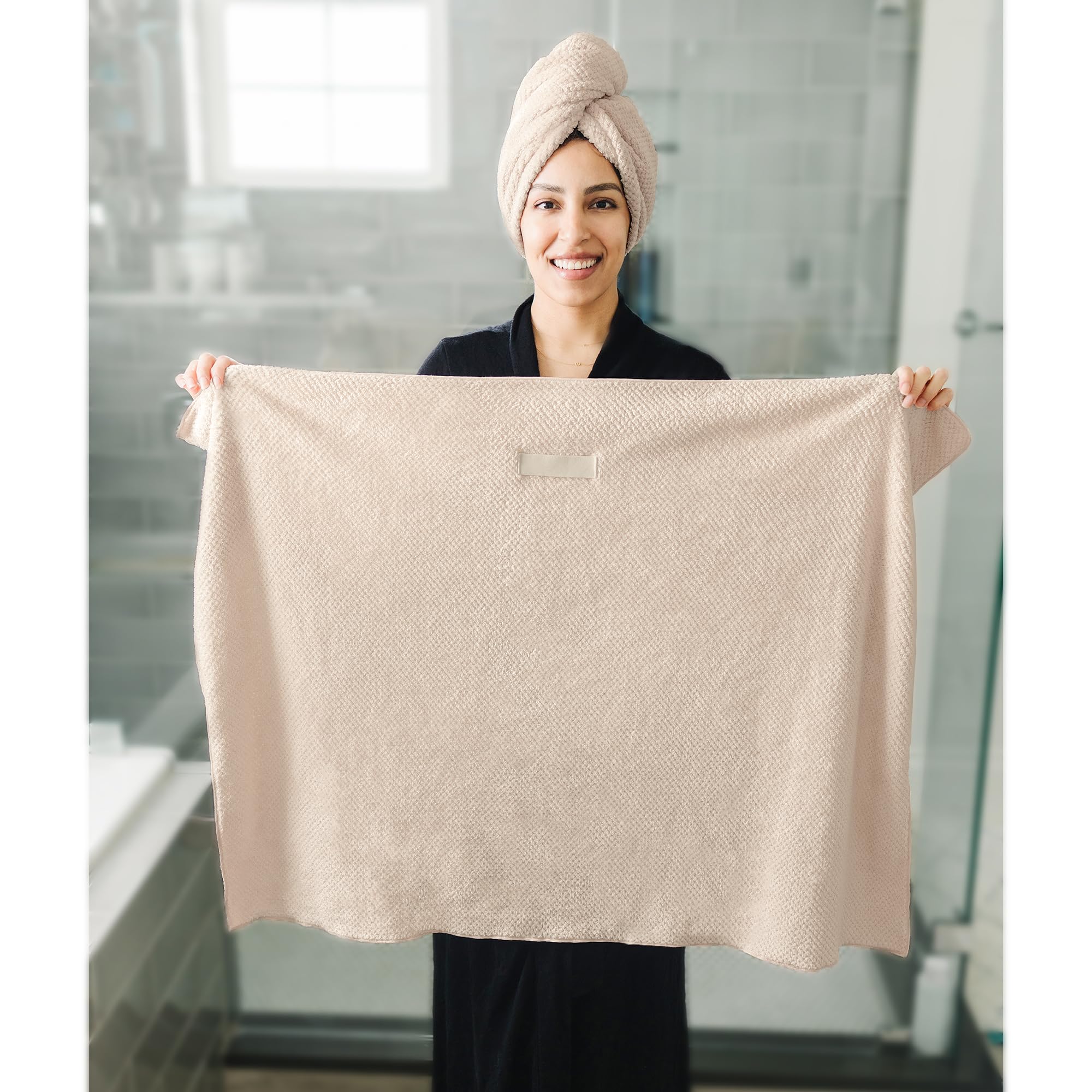 ROLSHOL microfiber close-up showing soft texture and fast absorption