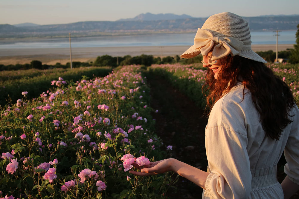 Rosense label and origin detail highlighting Isparta sourcing and preservative-free benefit