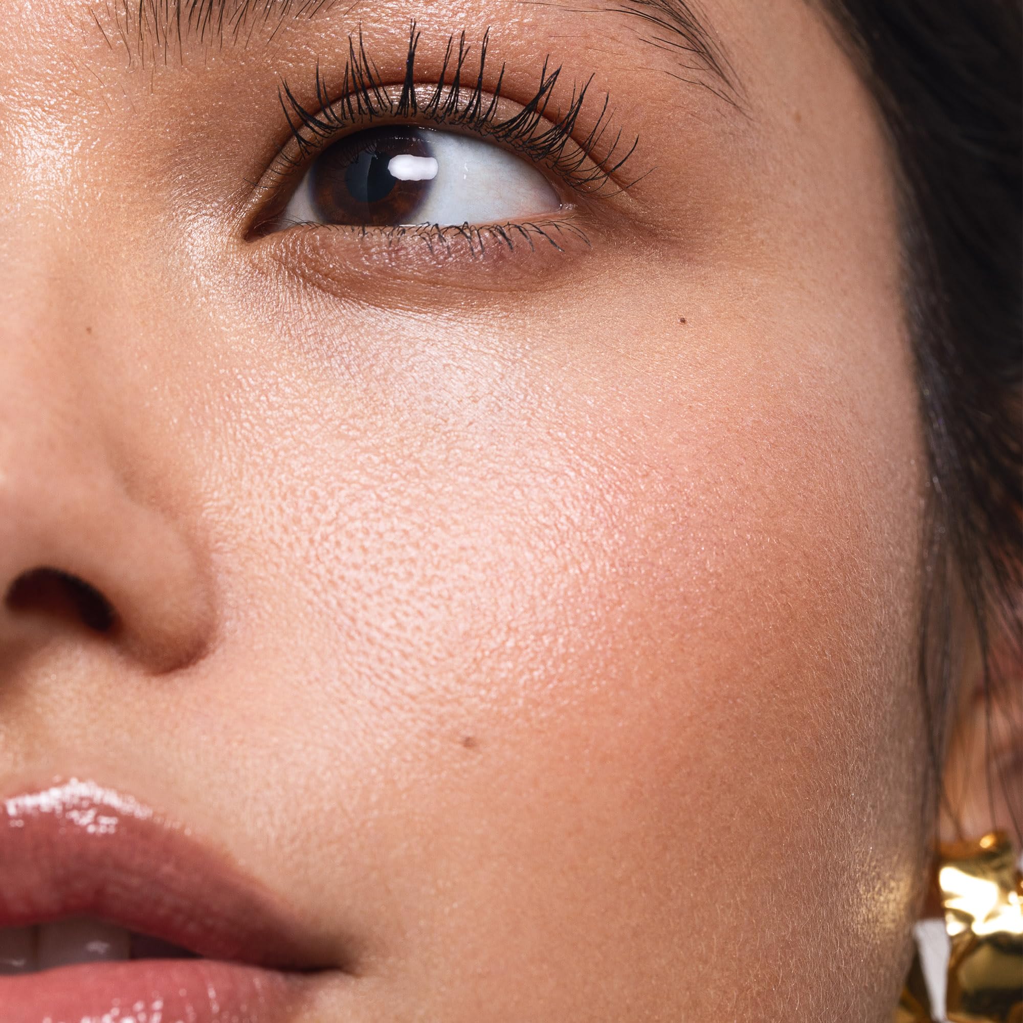 Saie texture close-up highlighting creamy formula and nutrient-rich ingredients for conditioning