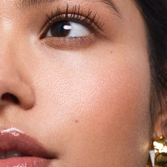 Saie texture close-up highlighting creamy formula and nutrient-rich ingredients for conditioning