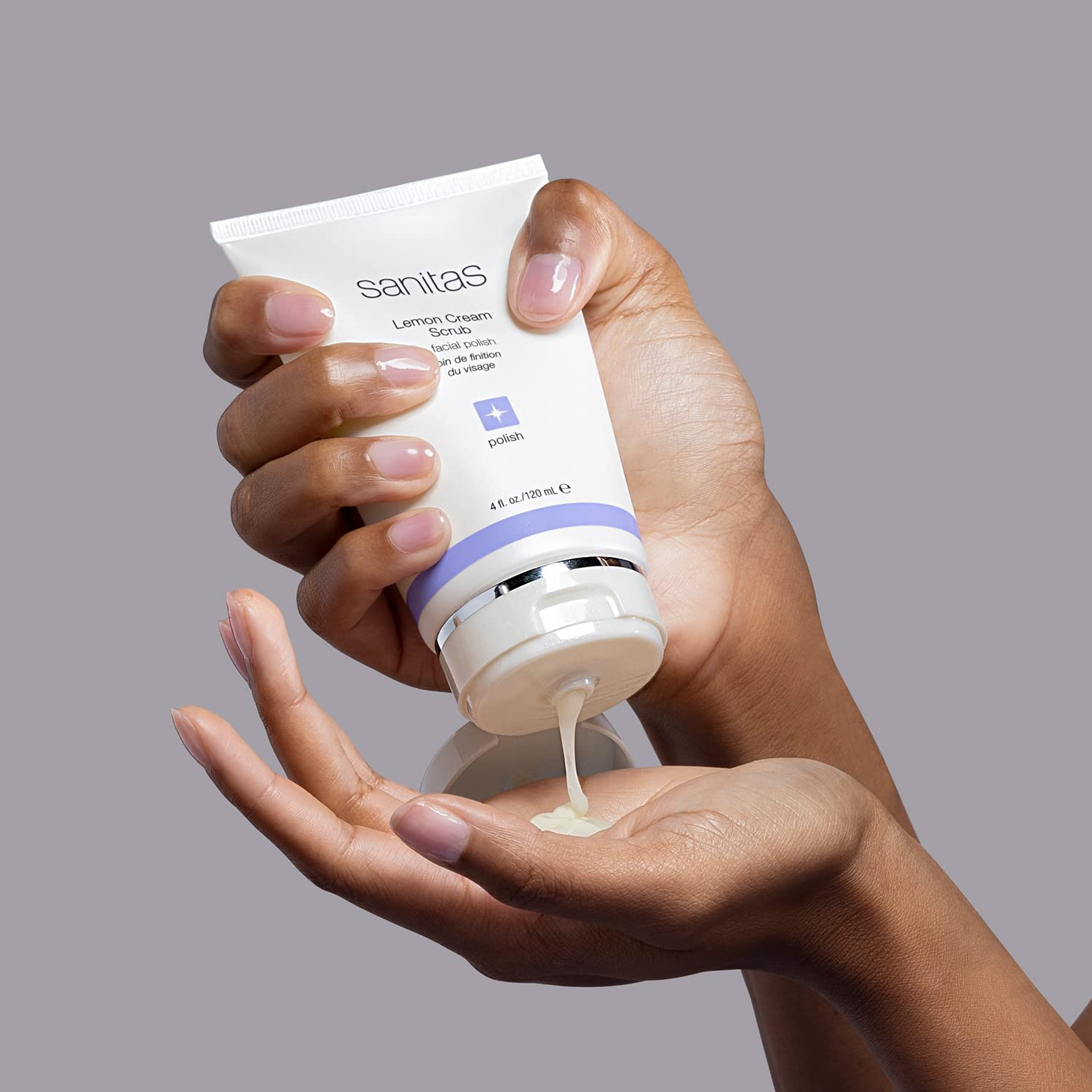 Sanitas ingredients label highlighting vitamin C, jojoba, murumuru and cupuacu for nourishment