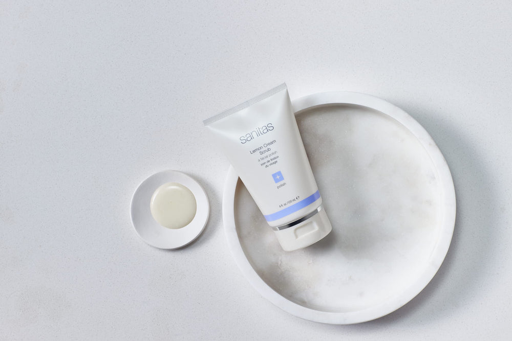 Sanitas texture closeup revealing creamy scrub and ultra-fine silica crystals for gentle exfoliation