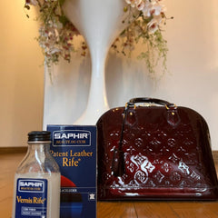 SAPHIR Vernis Rife liquid texture close-up showing smooth spread for streak-free shine