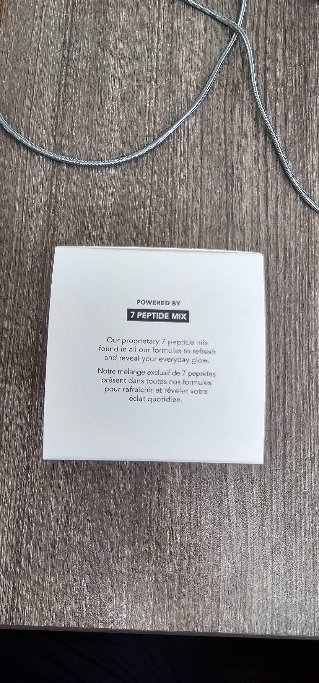 Open cap and label detail highlighting product information and ingredient callouts