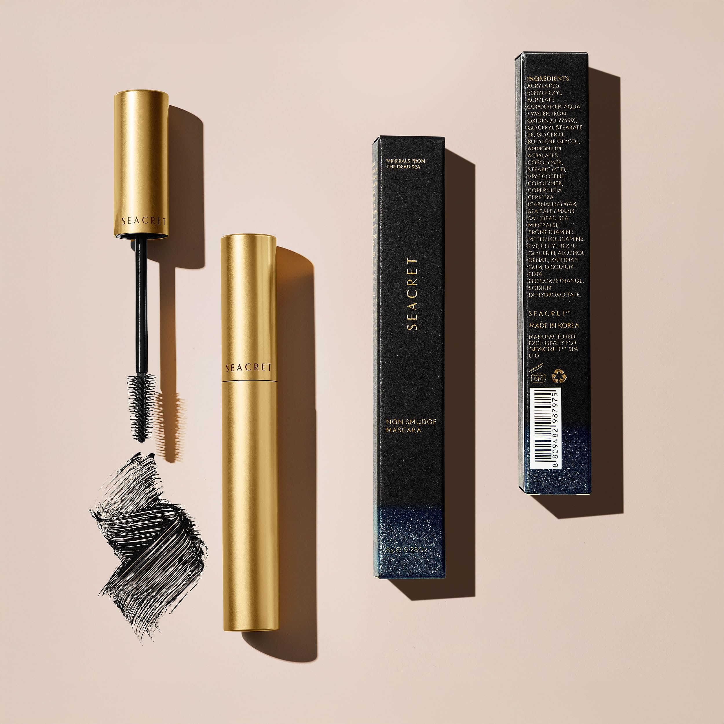 SEACRET lifestyle image applying mascara for natural enhancement