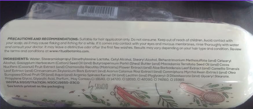 SHAEIO natural oils collection representing nourishing botanical blend