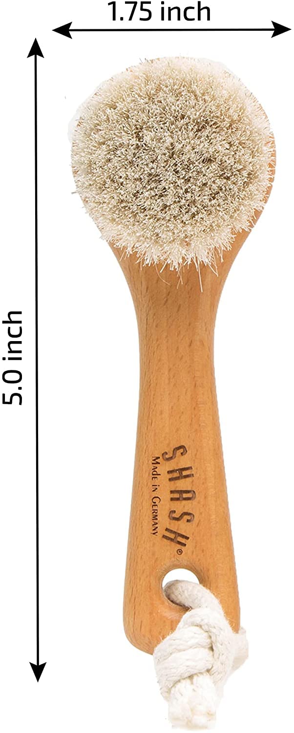 SHASH brush in wet use with foam, supports deep pore cleansing