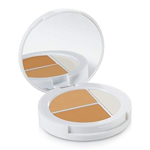 Sheer Cover highlighter pan detail showing soft shimmer for natural radiance