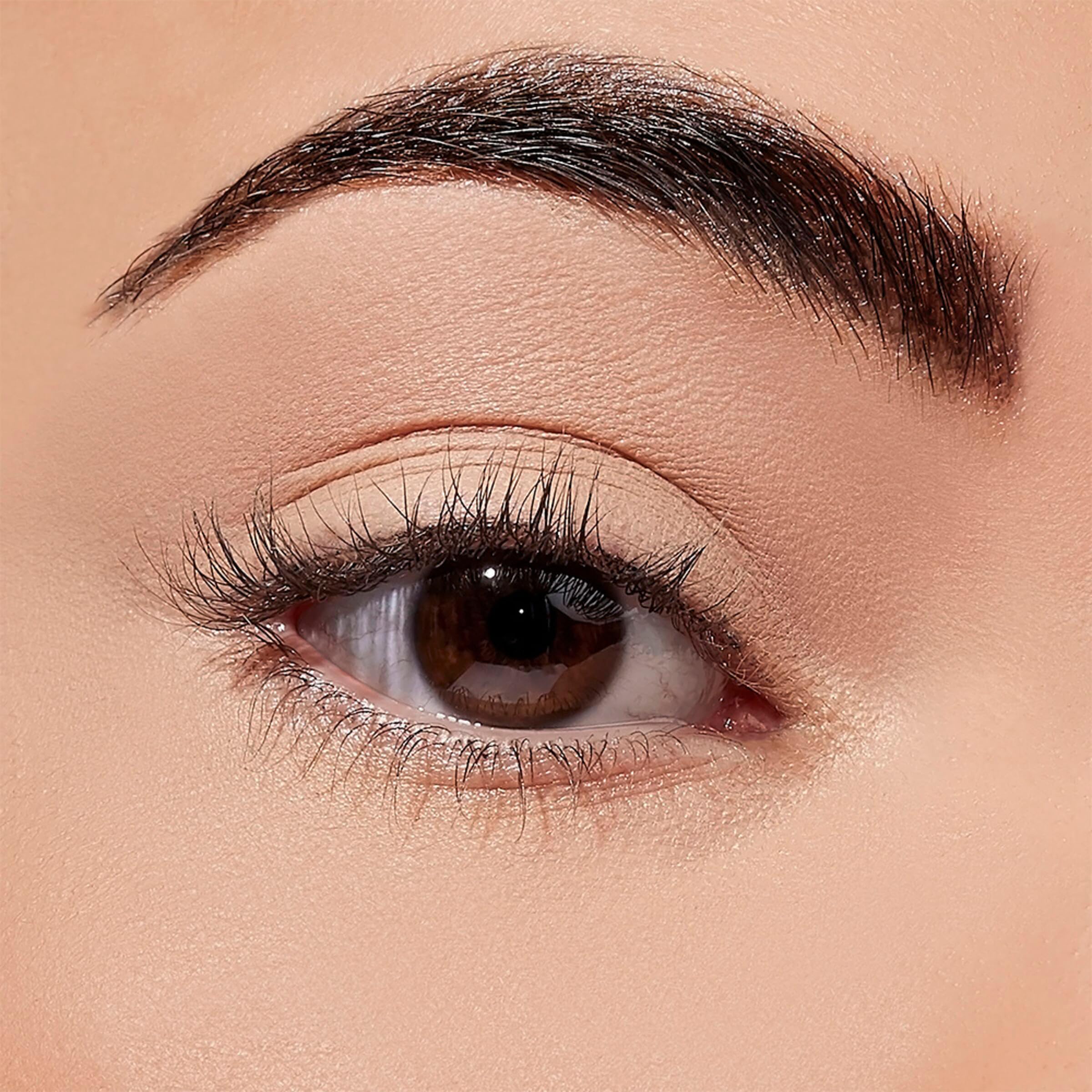 SIGMA BEAUTY Ignite creamy crayon texture close-up for smooth blending benefit