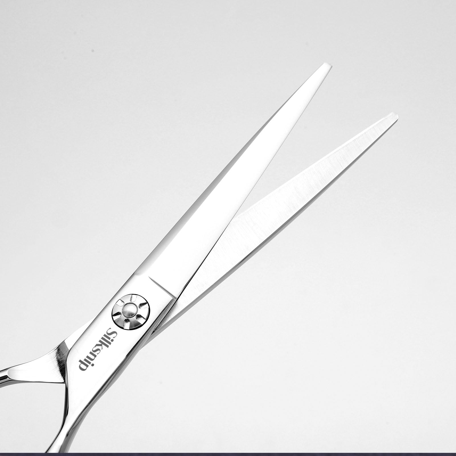 Silksnip cutting hair in use demonstrating smooth action for professional results