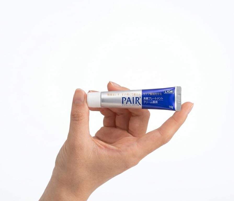 SKINSINS tube close-up illustrating precise dispensing and product control