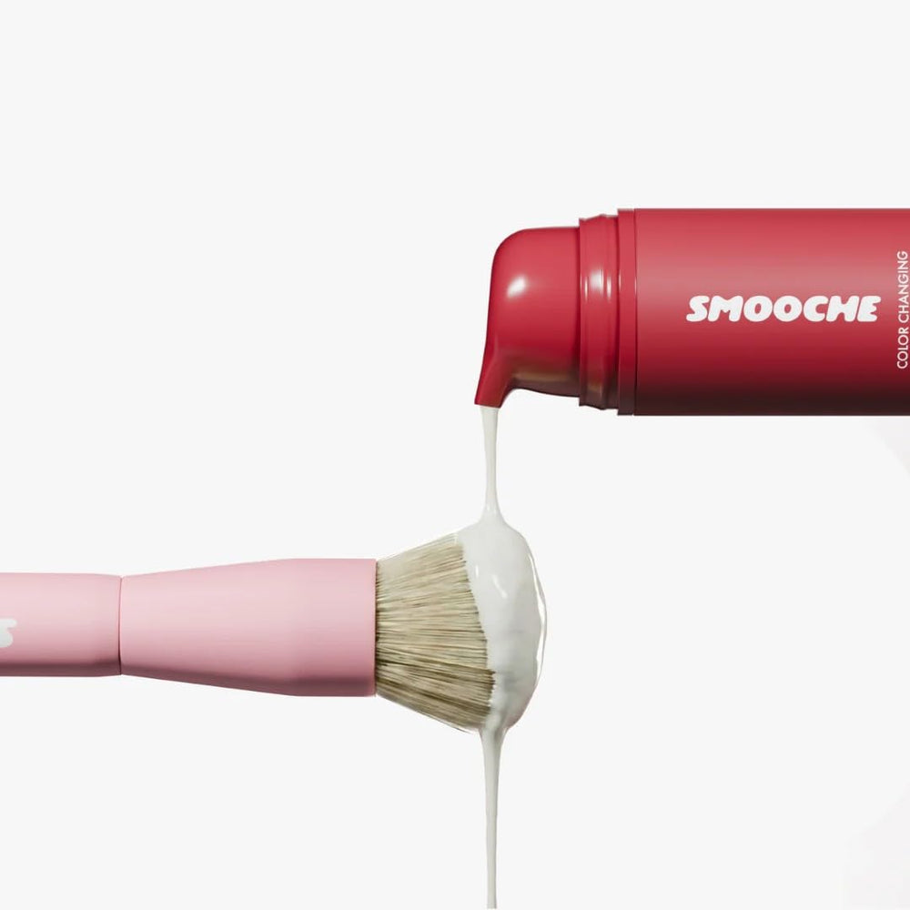 Smooche brush in a makeup bag ready to provide quick flawless results