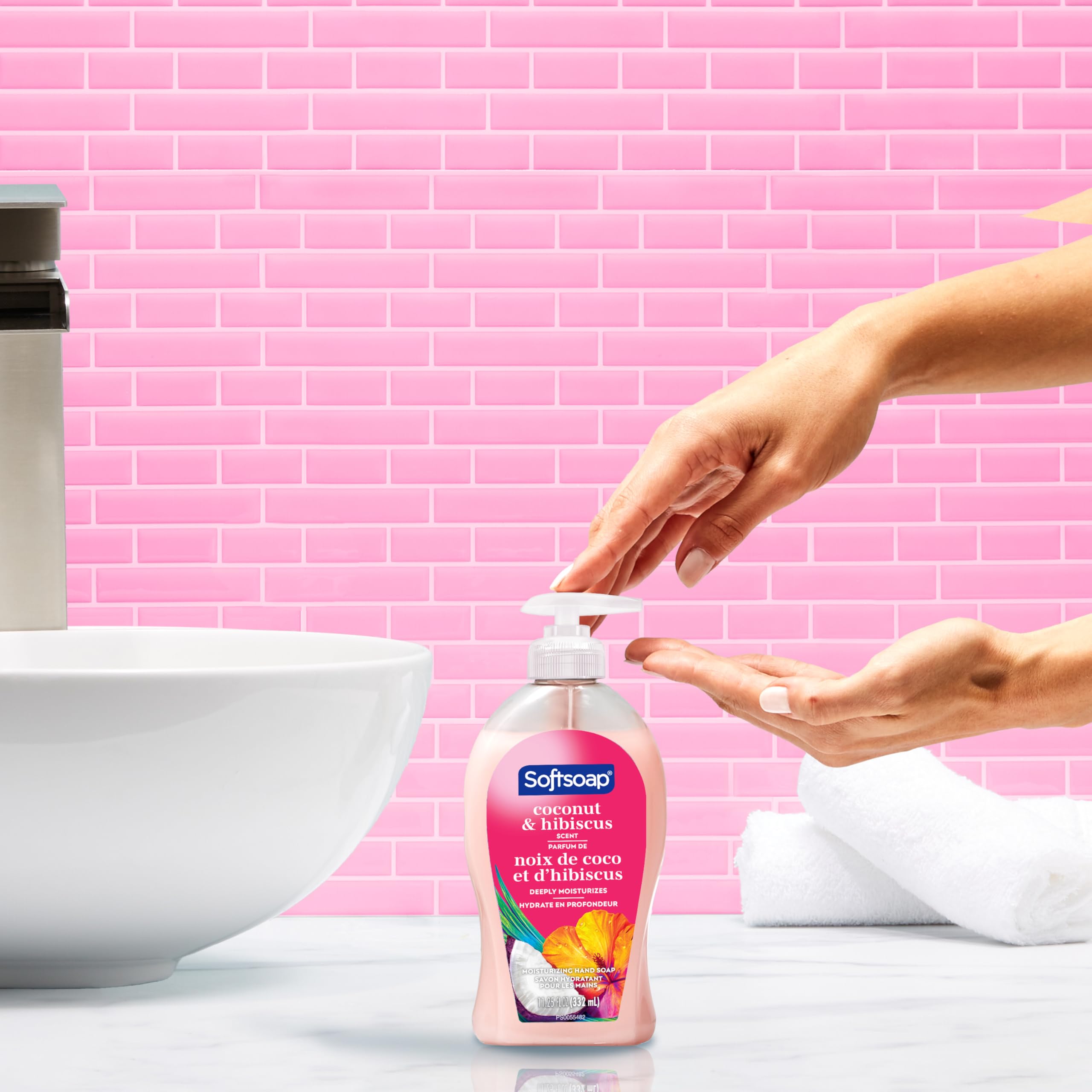 Softsoap pump close-up emphasizing easy dispensing and neat use
