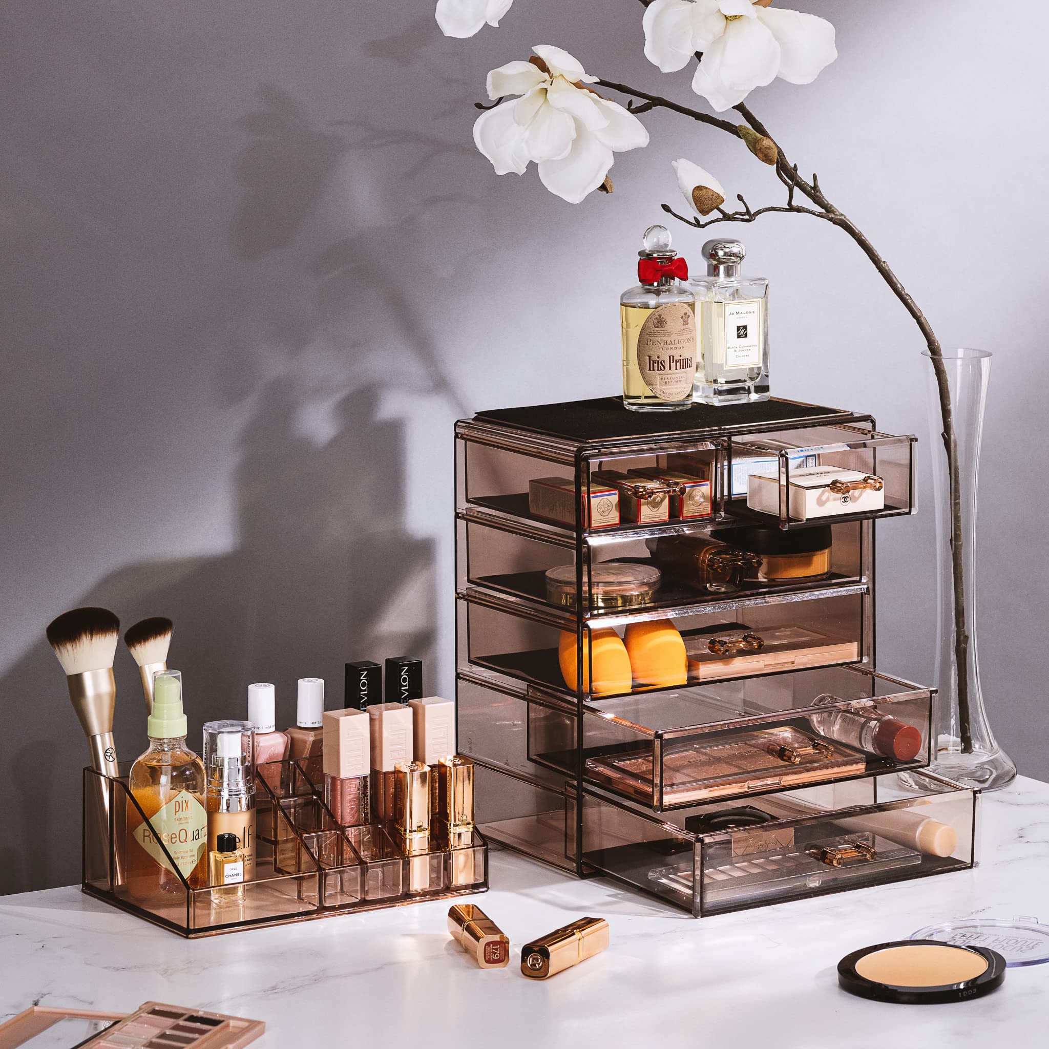 Sorbus top compartment with brushes and jewelry showing organized accessibility benefit
