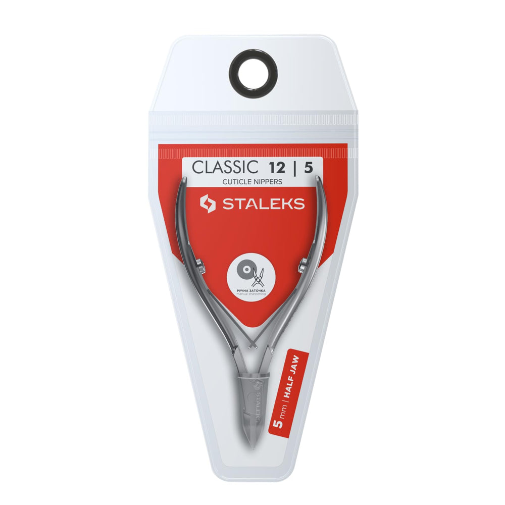 Staleks close-up of 5 mm hand-sharpened blades for clean cut accuracy