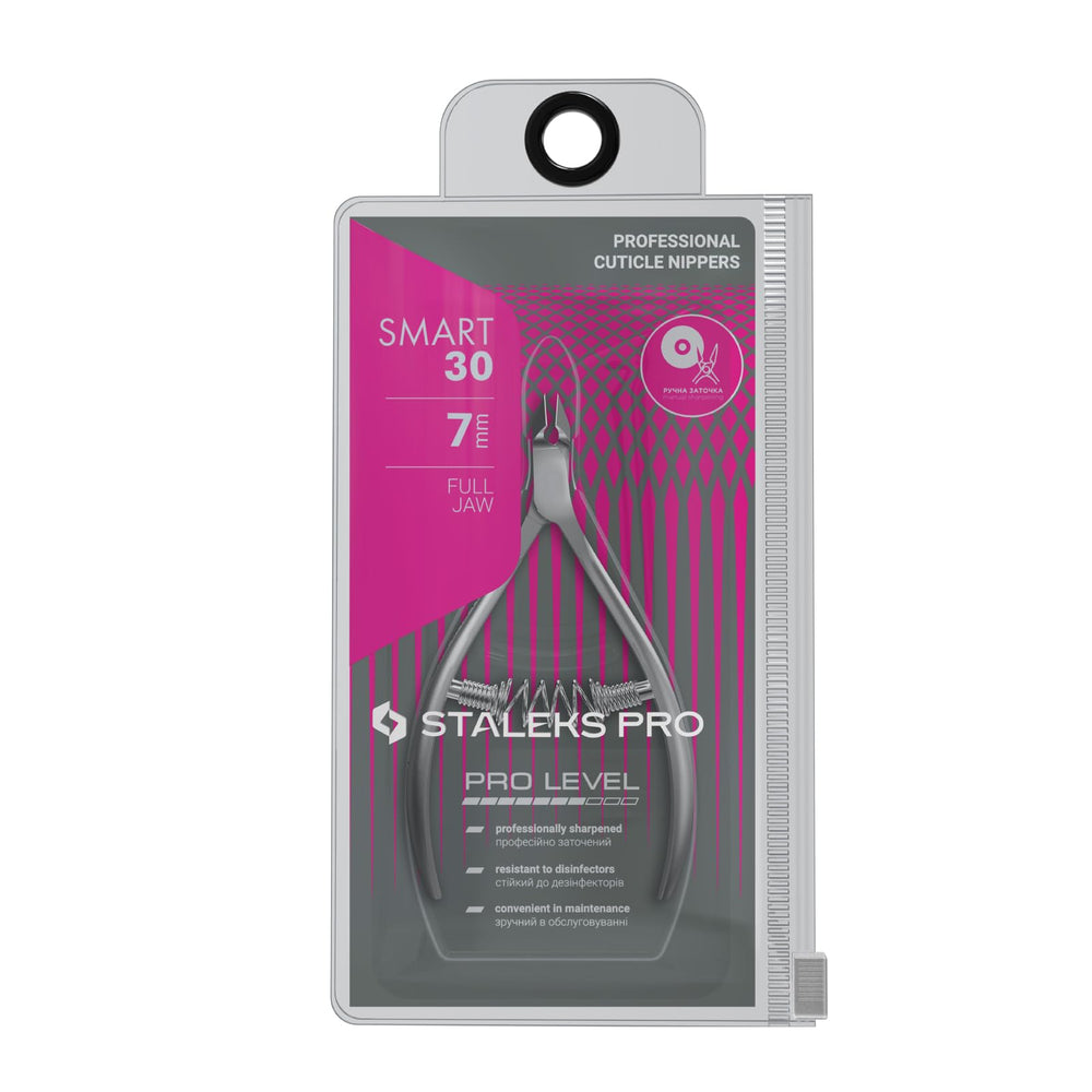 Staleks close-up of 7 mm blades highlighting sharp inclined cutting edges for accuracy