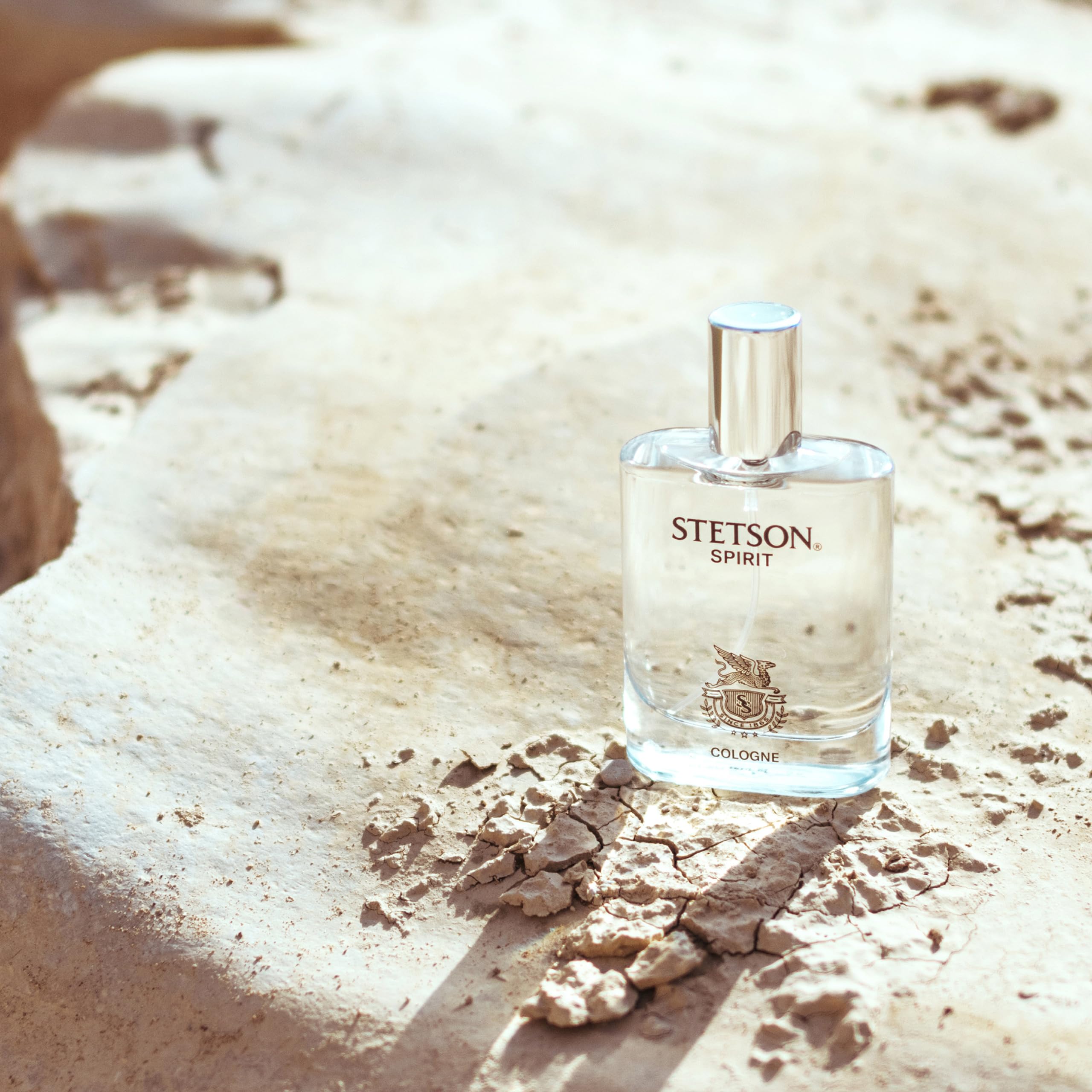 Fine spray mist of Stetson Spirit illustrating light projection and freshness