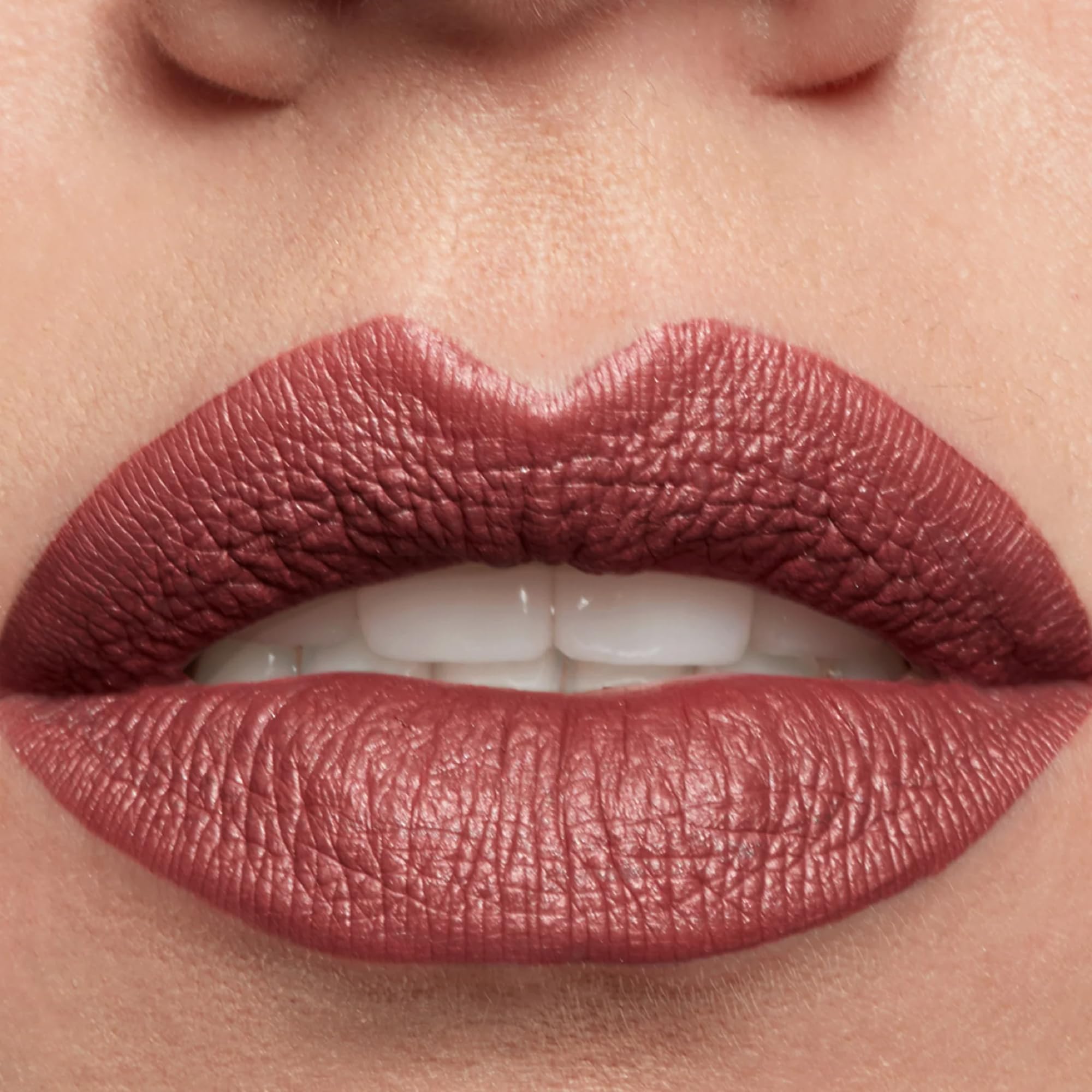 stila lifestyle photo evening look showcasing luminous matte shimmer finish