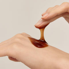 Sulwhasoo honey-like mask texture close-up conveying smooth spreadability and grip