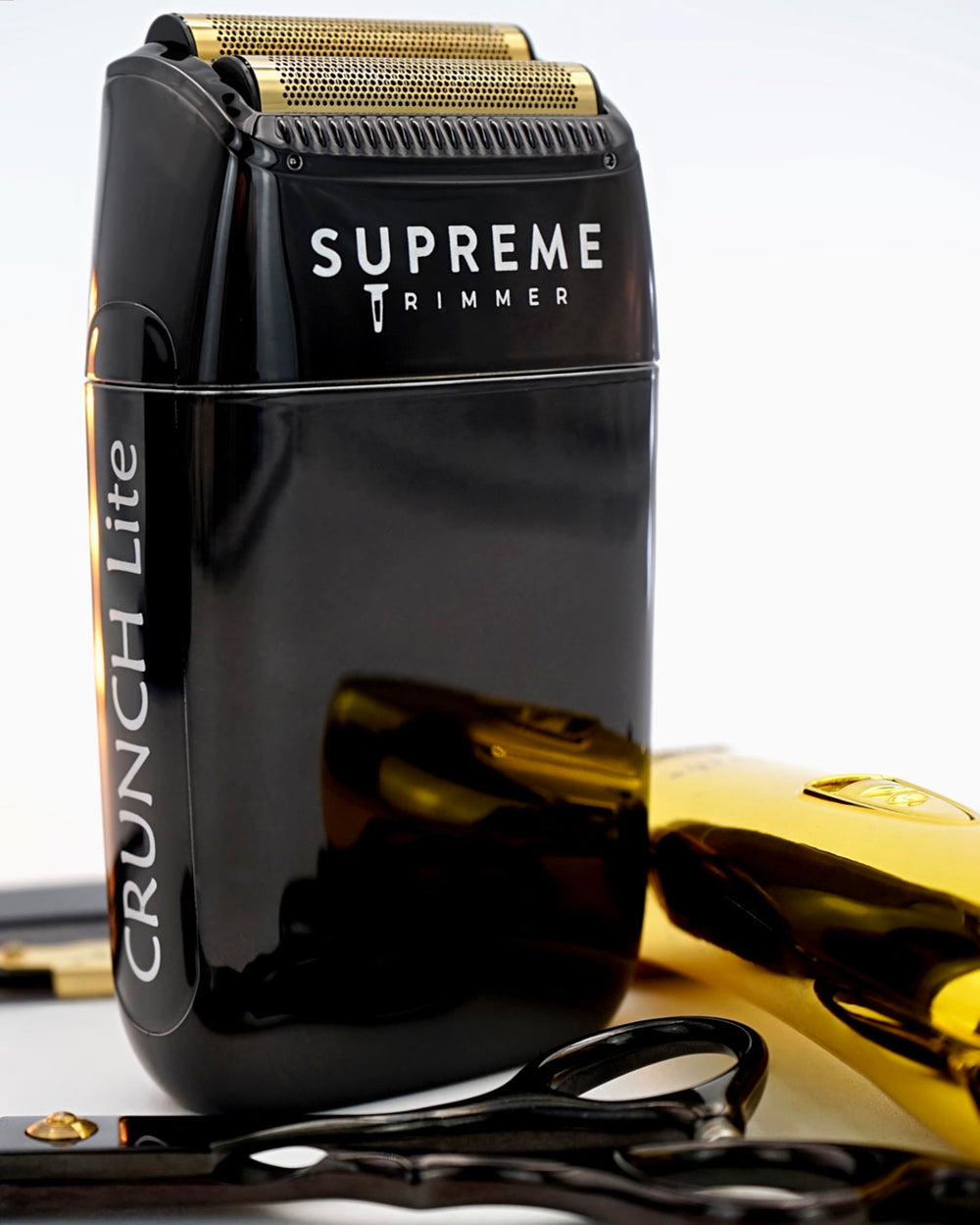Supreme Trimmer trimming a neckline demonstrating accurate edging without tugging