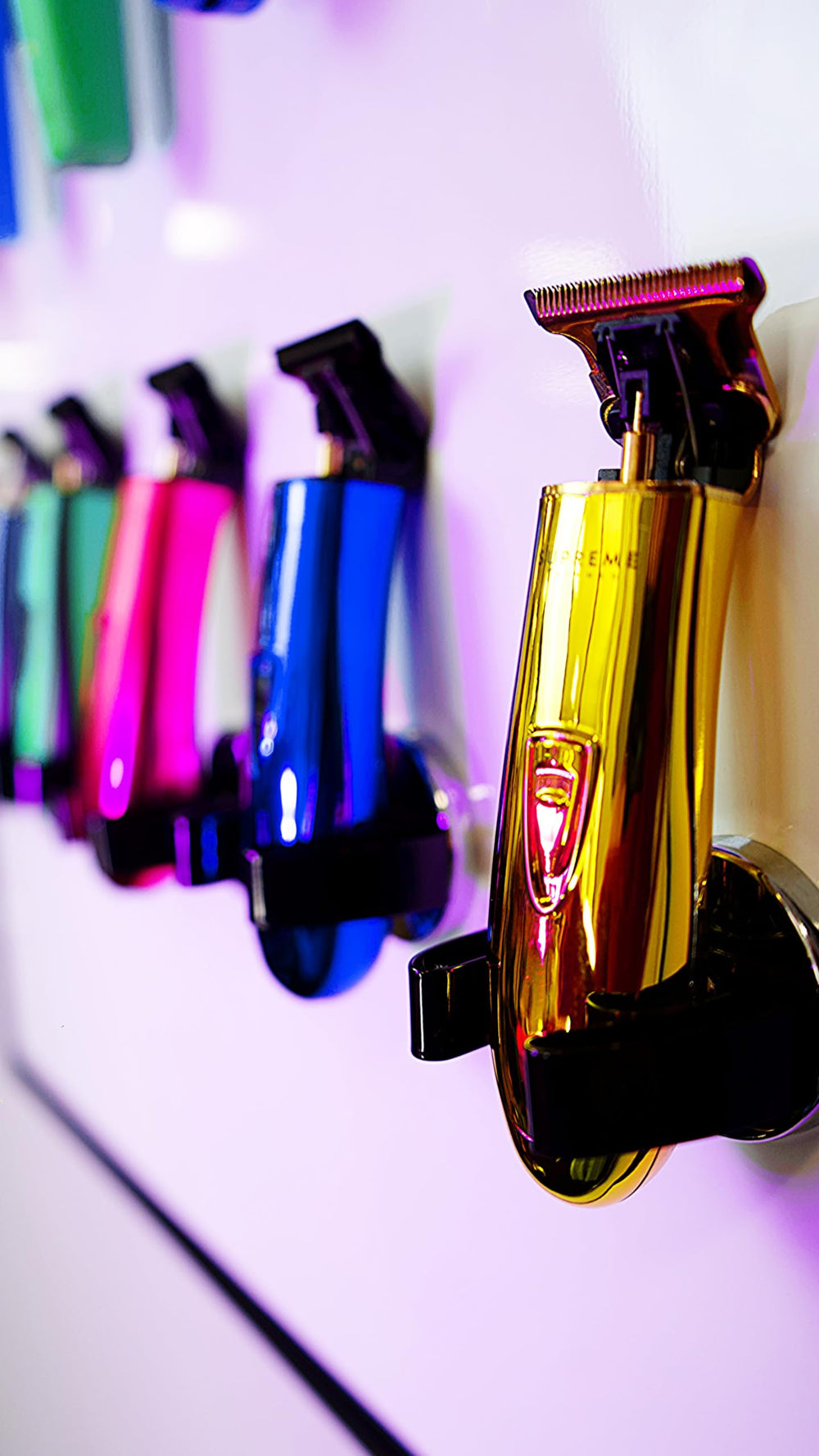 Supreme Trimmer in barber workstation illustrating professional grooming performance