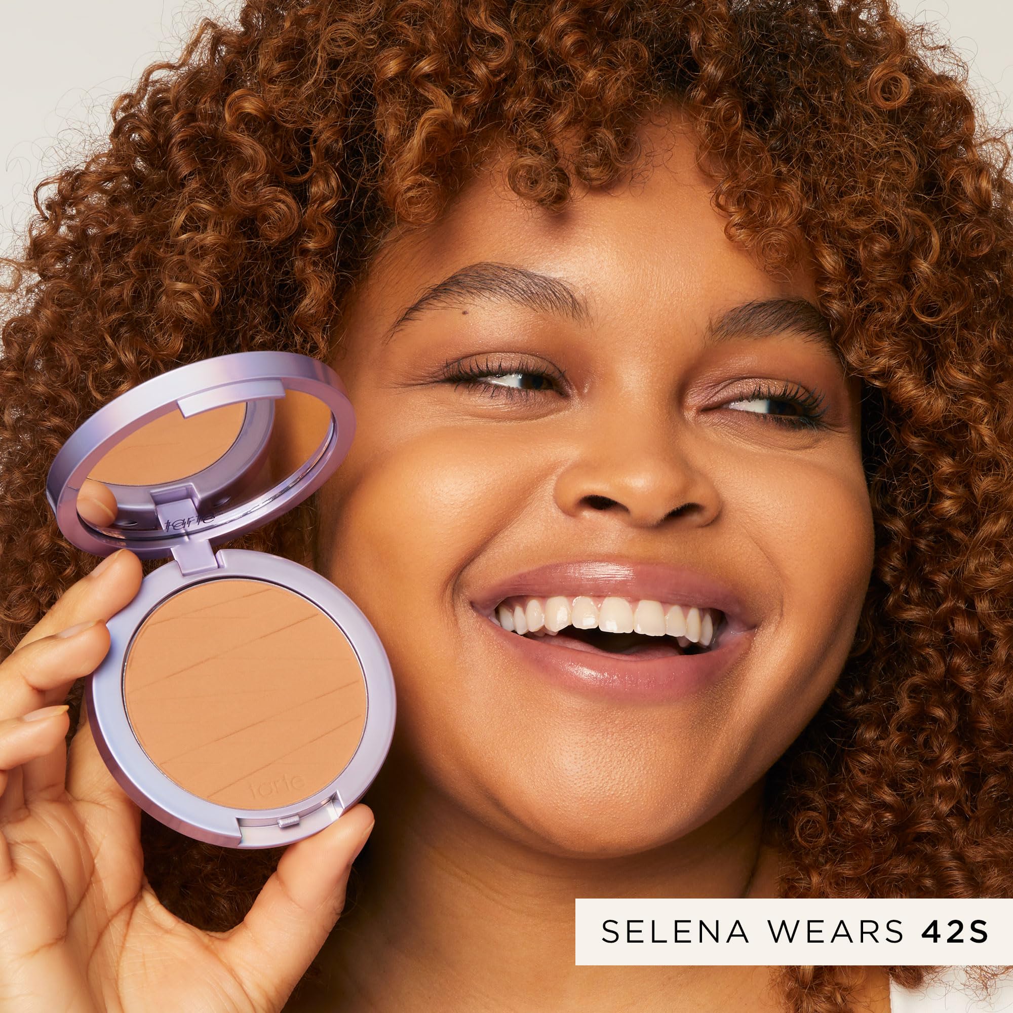 model wearing tarte powder for a natural matte finish and realistic skin look