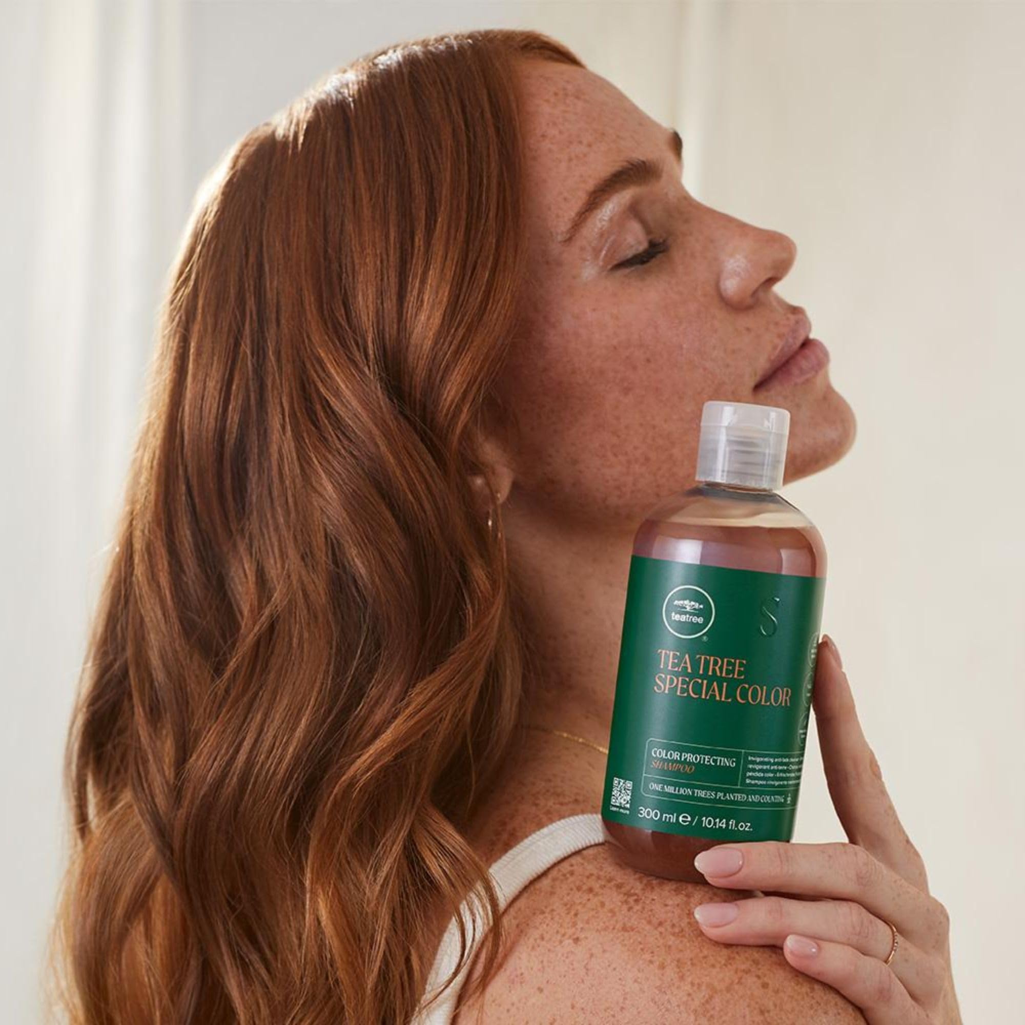 Tea Tree shampoo applied to wet hair showing invigorating scalp tingle benefit